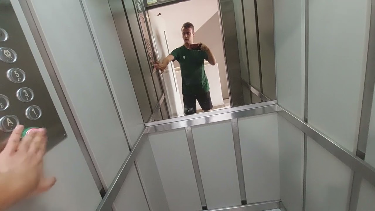 2 GE XXI lifts in a 6 story building in Tarragona