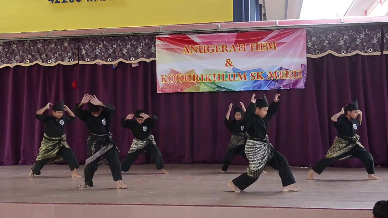 Persembahan Pasukan Silat SK Meru