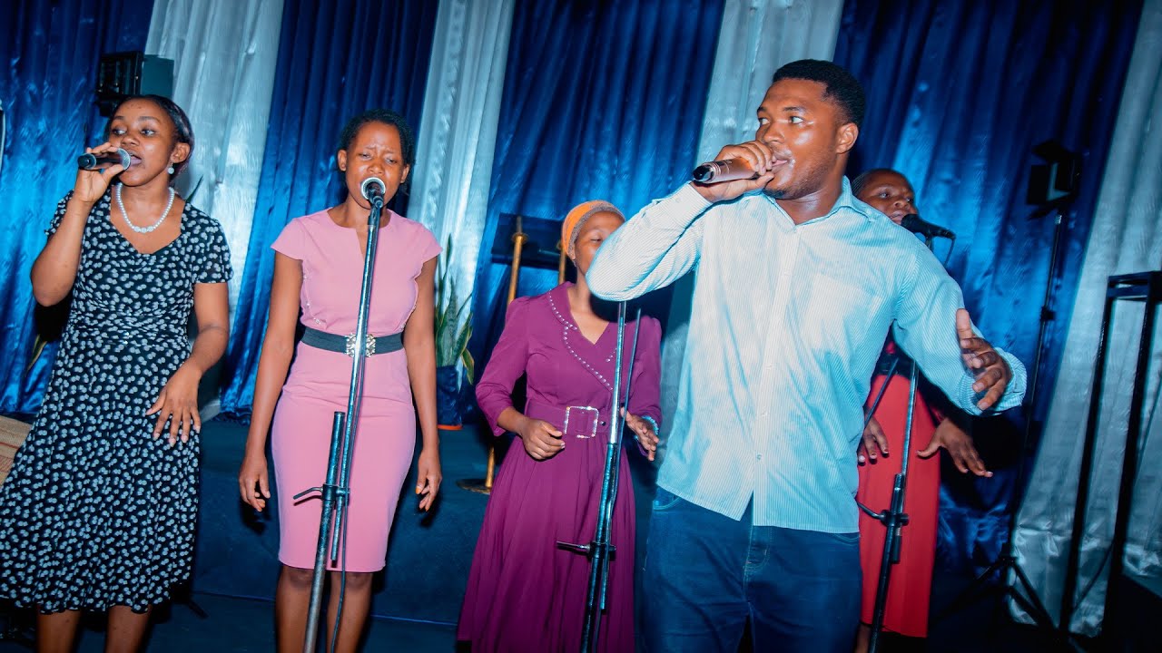 UNAWEZA & EMMANUEL,HUYU NI YESU~HOEM PRAISE TEAM