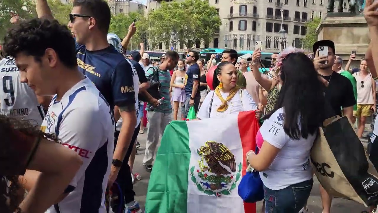 LA AFICIÓN DE PUMAS TOMA BARCELONA