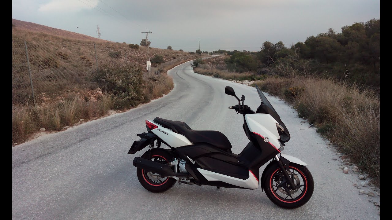 YAMAHA X-MAX 250cc GOPRO Hand