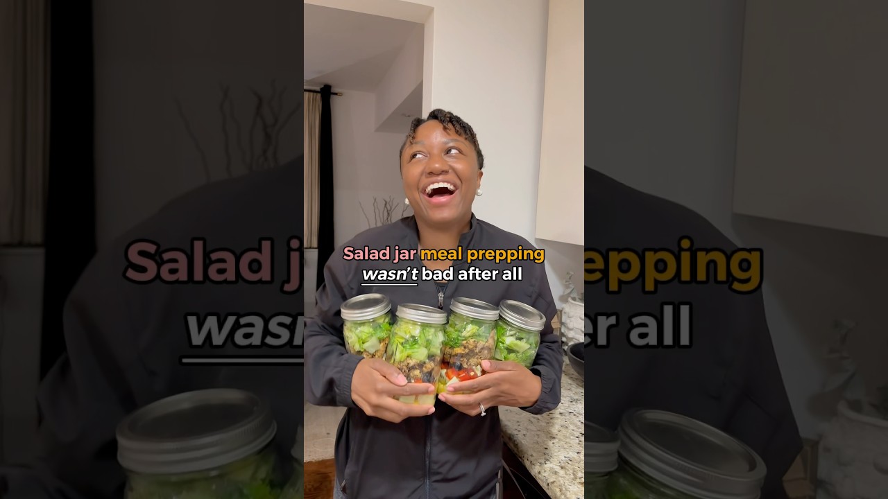 Proof that you CAN eat HEALTHY on-the-go with these SALAD JAR meal prep!