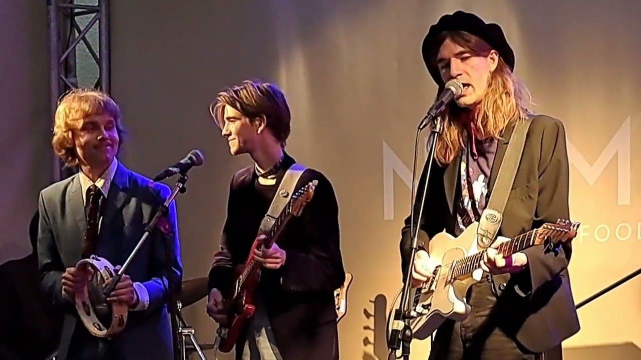 MAMA SONIC stockholm - Howling
