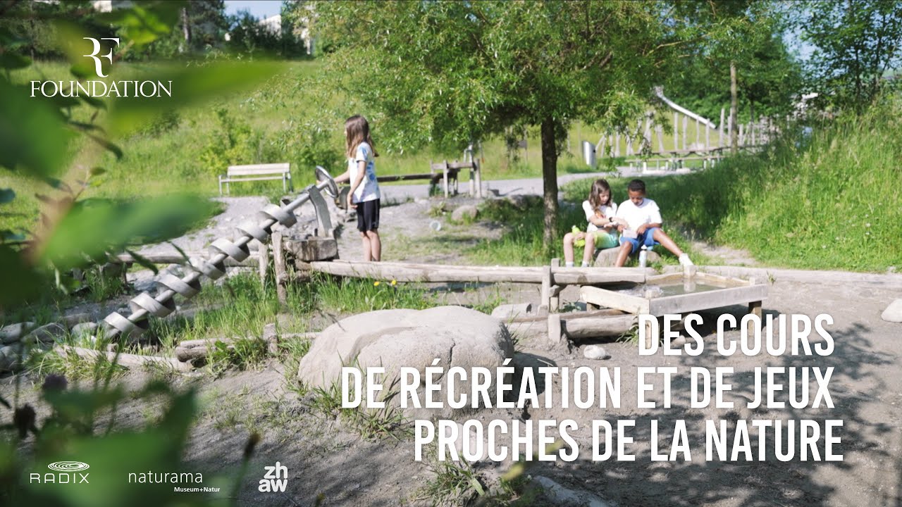 cours de récréation et de jeux proches de la nature