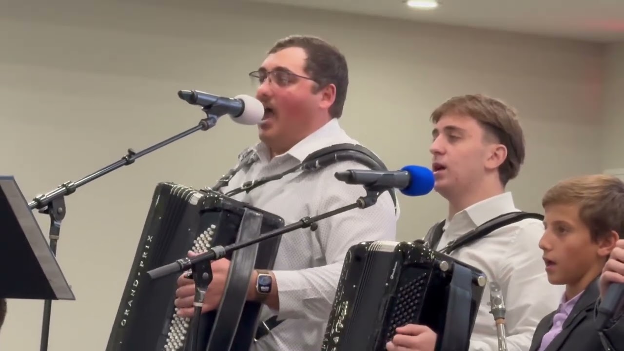 Fam.Gradinaru si prietenii-SUA(Biserica penticostala Emanuel Springfield,Missouri)-Voi ce stati 