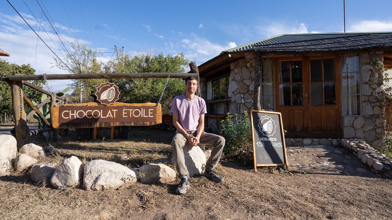 DEJÓ  la CAPITAL de EUROPA para VIVIR en un DIMINUTO PARAJE RURAL en TRASLASIERRA