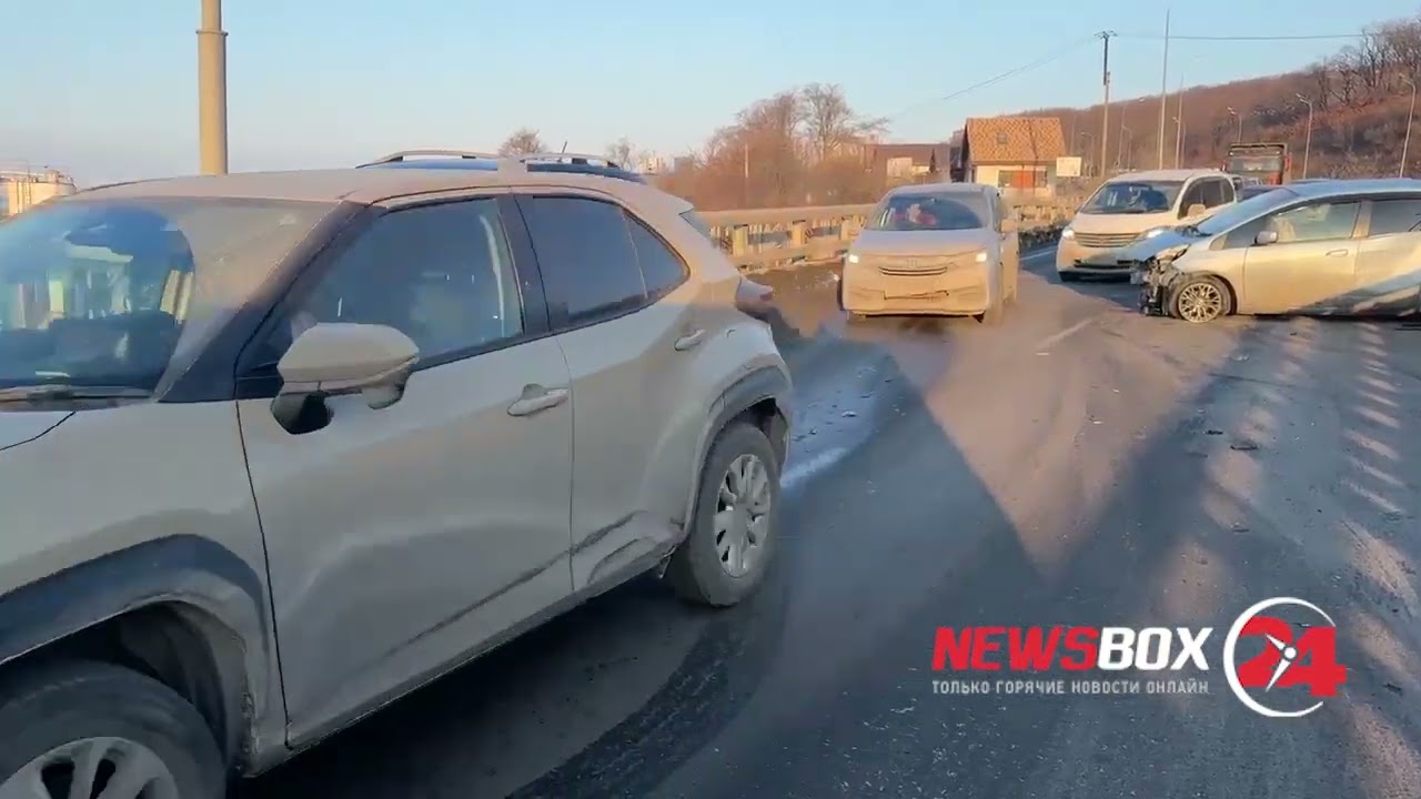 Утренняя авария на Катерной привела к жесткой пробке по объездной трассе