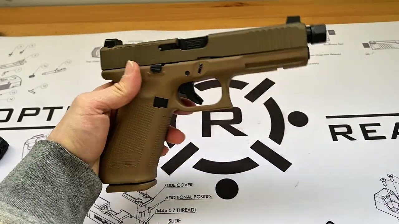 Распаковка и обзор Glock 17 XOR — место крепления RMR и цвет FDE!