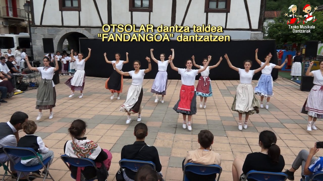 202206040207 Otsolar dantza taldea, Fandangoa dantzatzen