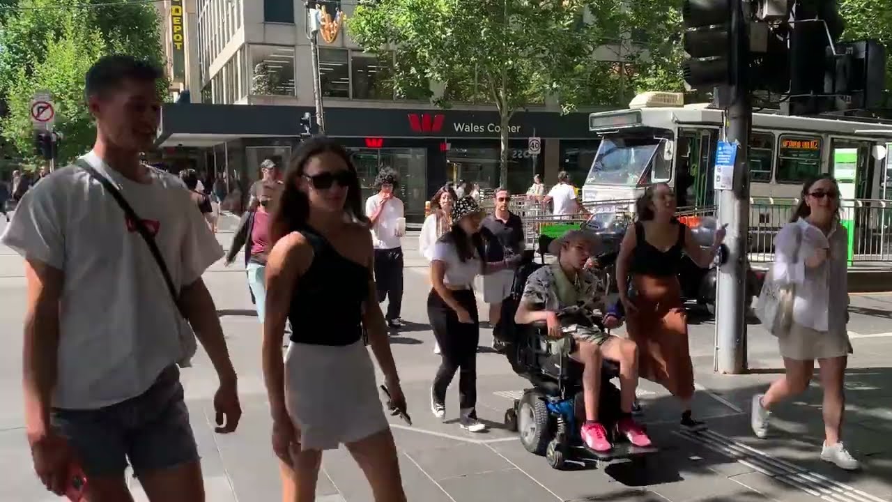 4k walking around Melbourne - Town Hall to Flinders Street Station