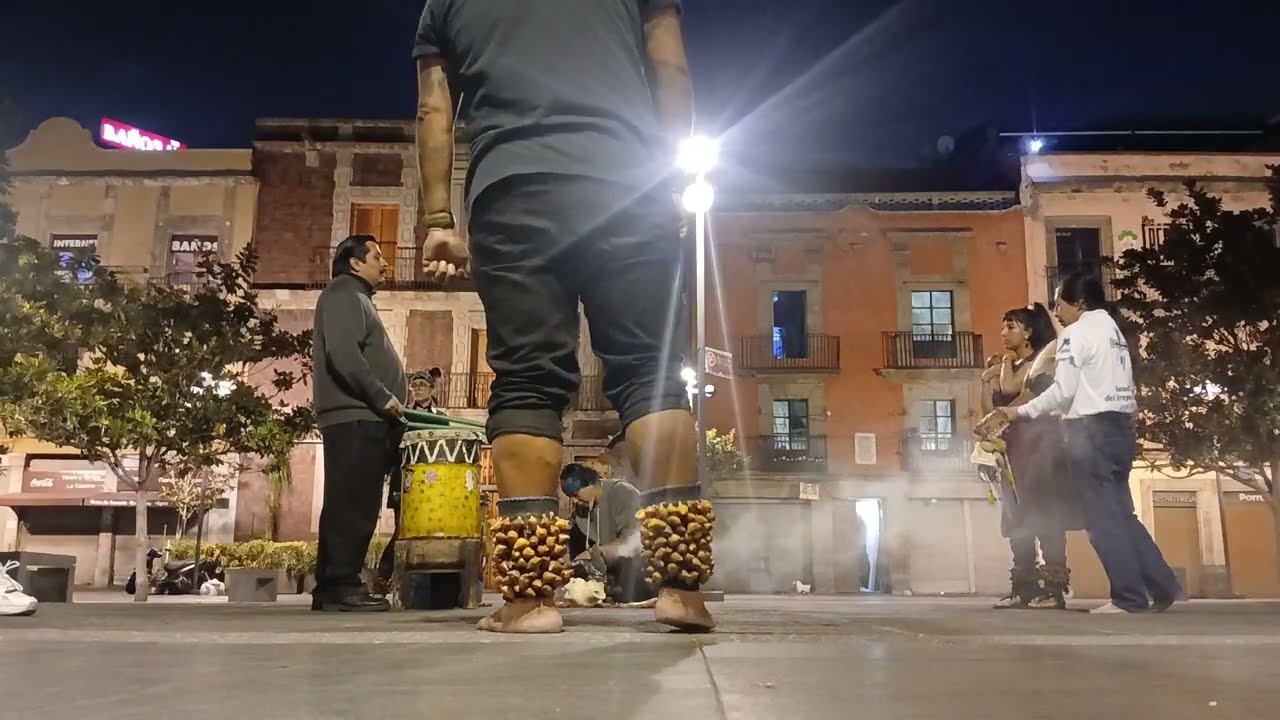Tonantzin / Tezcatlipoca. Danza azteca chichimeca de la Gran Tenochtitlan;  danza de concheros.