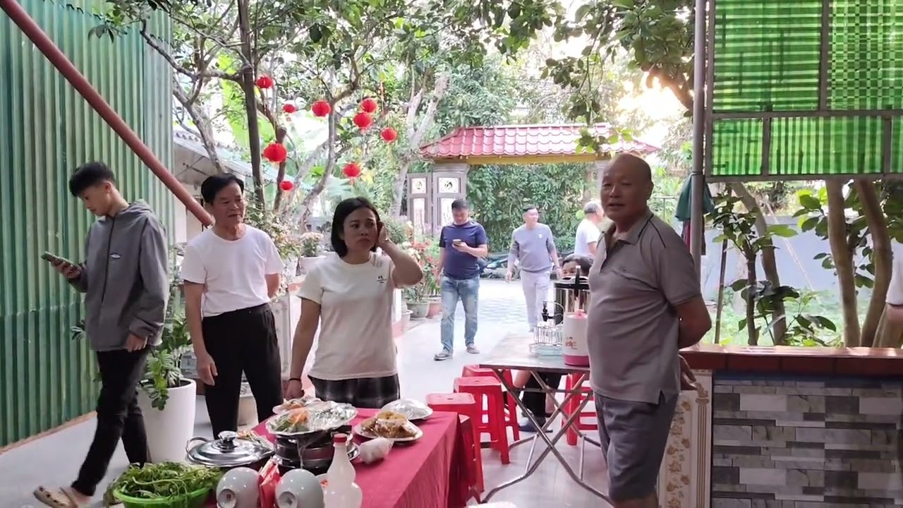 Tất niên 2025