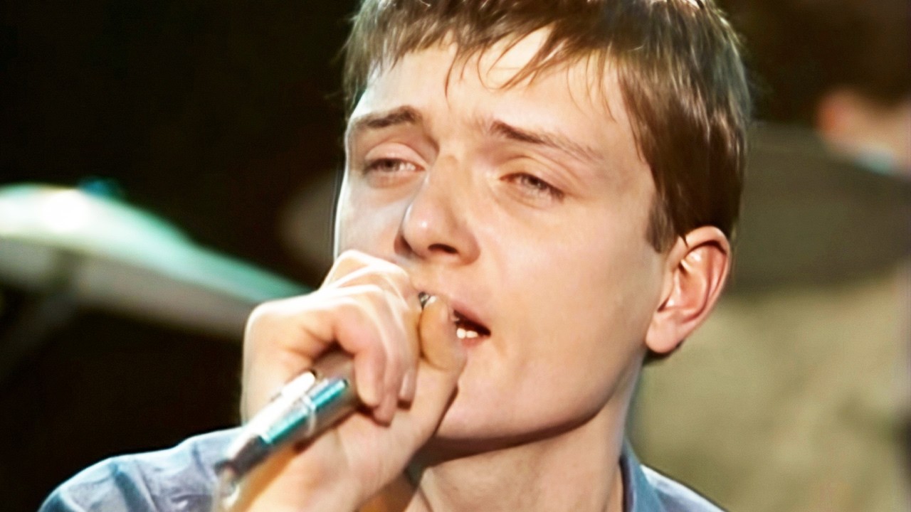 Joy Division - Transmission [OFFICIAL MUSIC VIDEO]