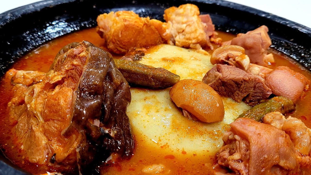 How to prepare the best Ghana smoke fish and pig feet light soup.