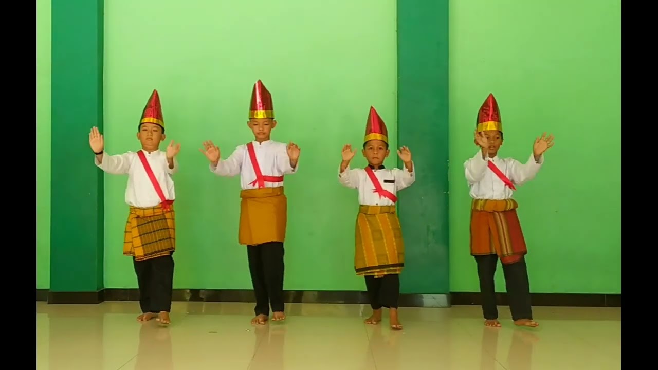 Praktek Tari Bungong Jeumpa Kelas 4 - SDIT Nur El-Ghazy 2022 (Kel. Pandji, Fhaiz, Rian, Adzka)