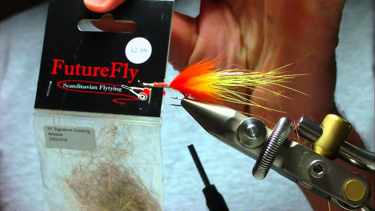 tying salmon flies