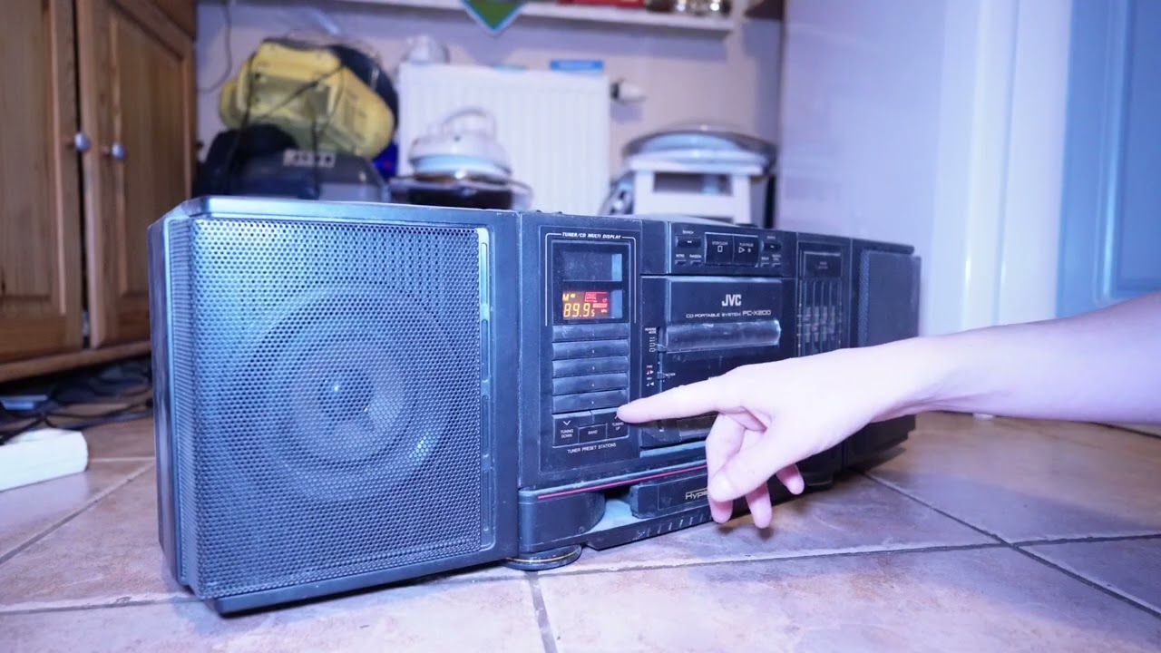 wieża JVC znaleziona podczas deliwerki