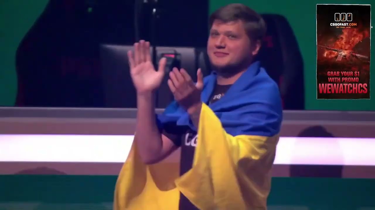 NAVI coming to the stage with Ukrainian flags
