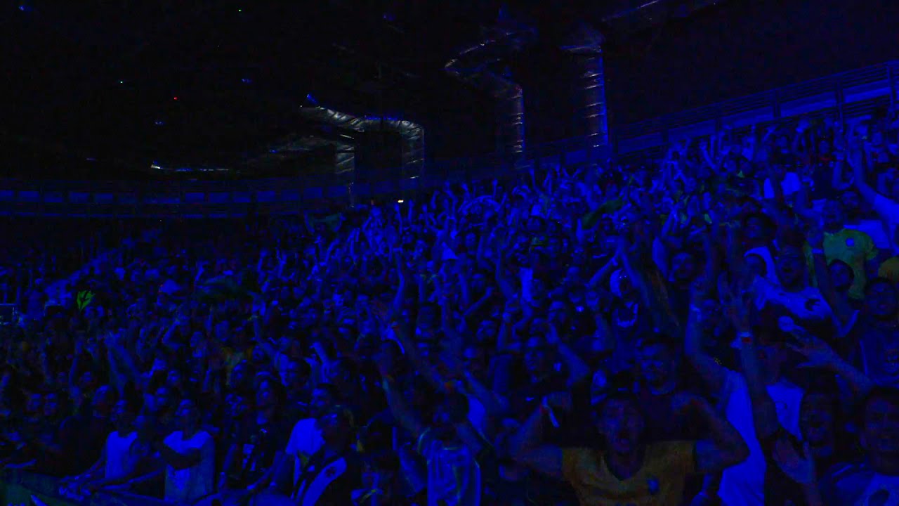 Incredible Brazilian Crowd (Just Feel that Vibe)