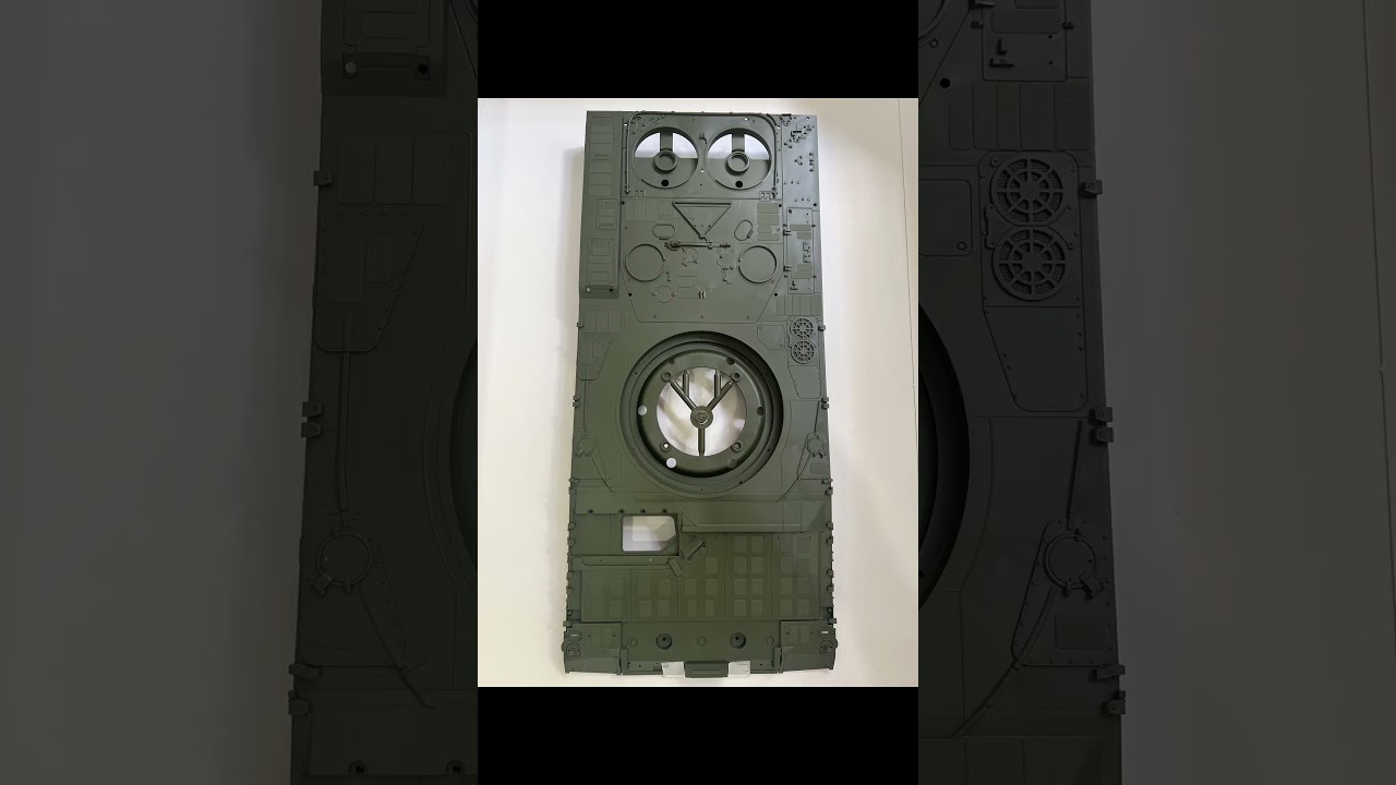 Tamiya Leopard 2A7V 1/16 Full Option Kit: Inside The Box