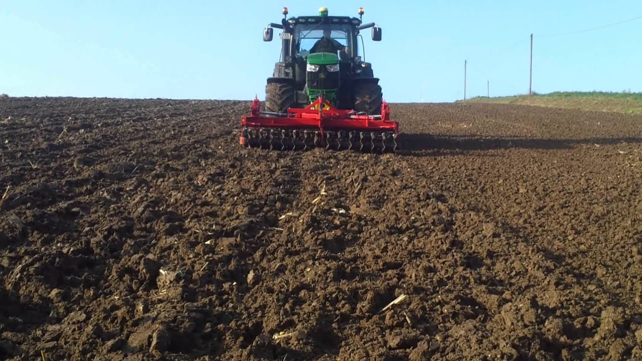 Weizenaussaat 2014 mit Frontwalze und John Deere 6150R
