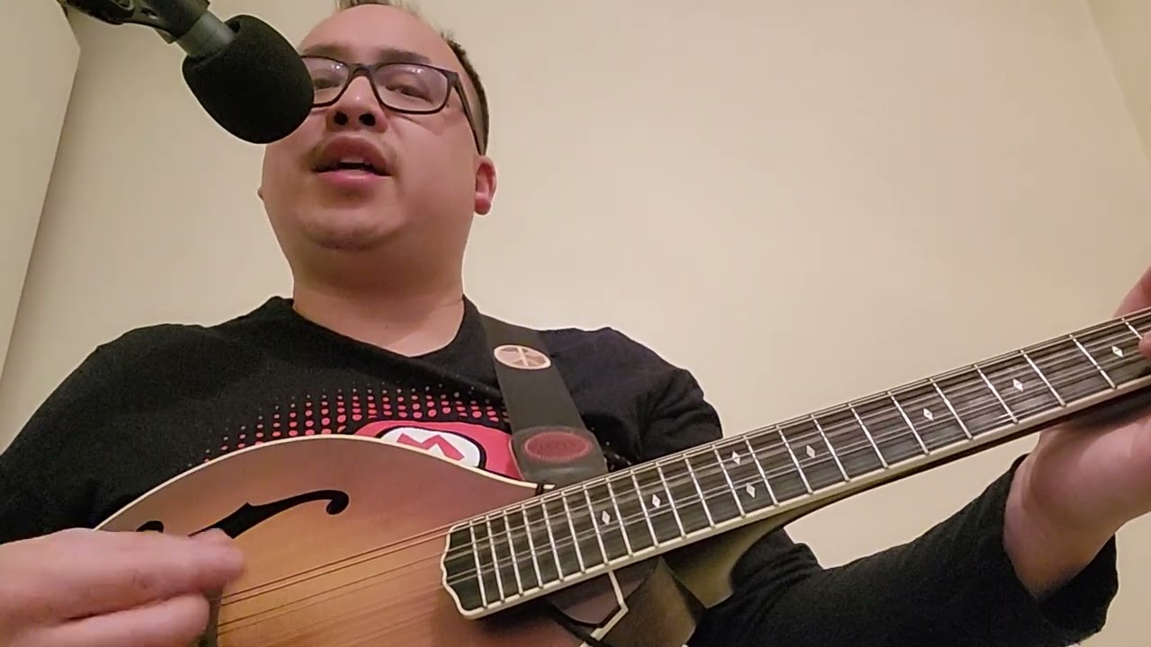 Boxing Day practise on my A-Model Weber Octave Mandolin 🎵"RUDOLPH THE RED NOSED REINDEER"