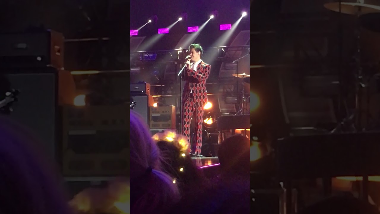 Harry Styles performing “Sign of the Times” at the iHeartRadio Music Festival 9/22/2017