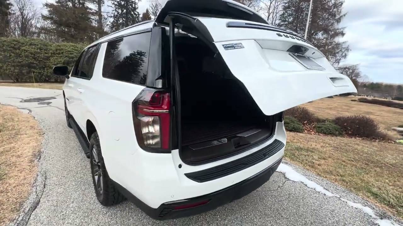 2023 Chevrolet Suburban Z71 5.3L 4WD Summit White/Gideon One Owner W/Pano & Lux Walk-Around Video