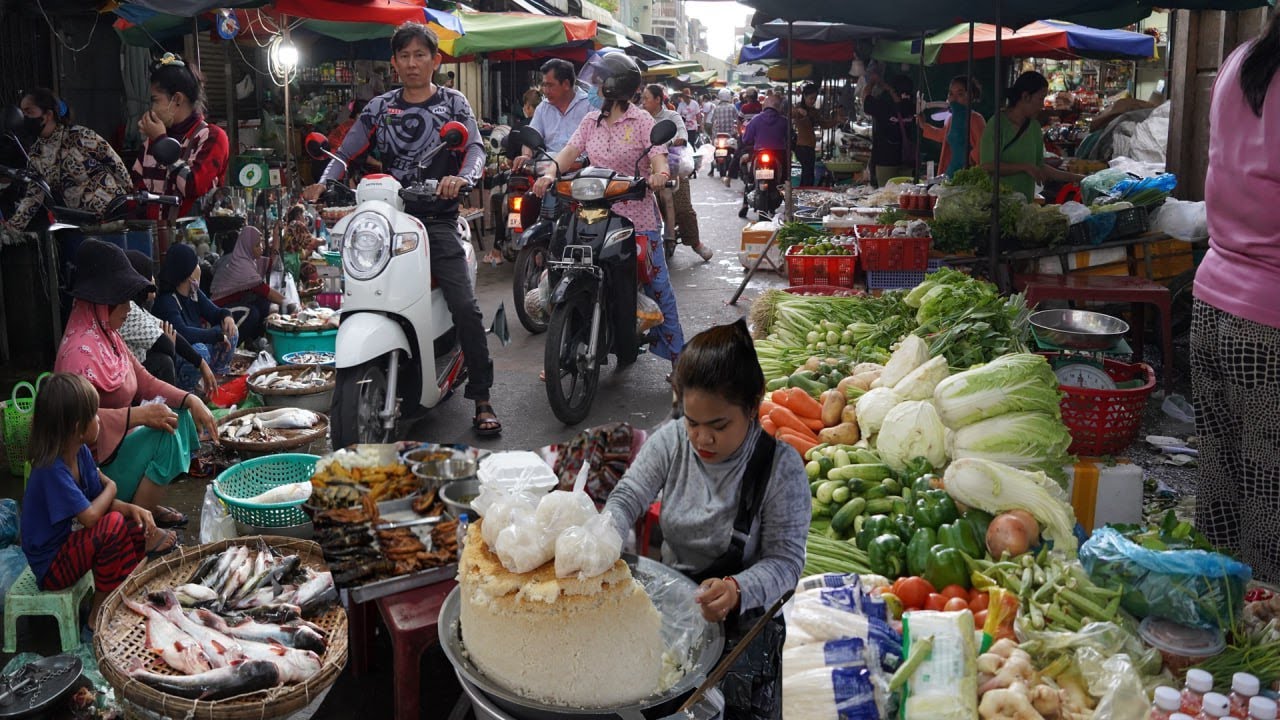 Raining Food Market Vs Night Street Food in Phnom Penh - Amazing All of Food Selling @Chbar Ampov