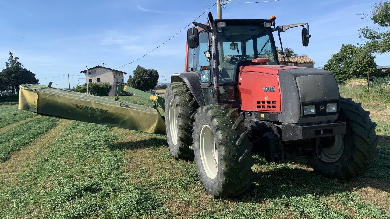 CabView | Valtra 6750 + Krone EasyCut R 320 | Fienagione 2022