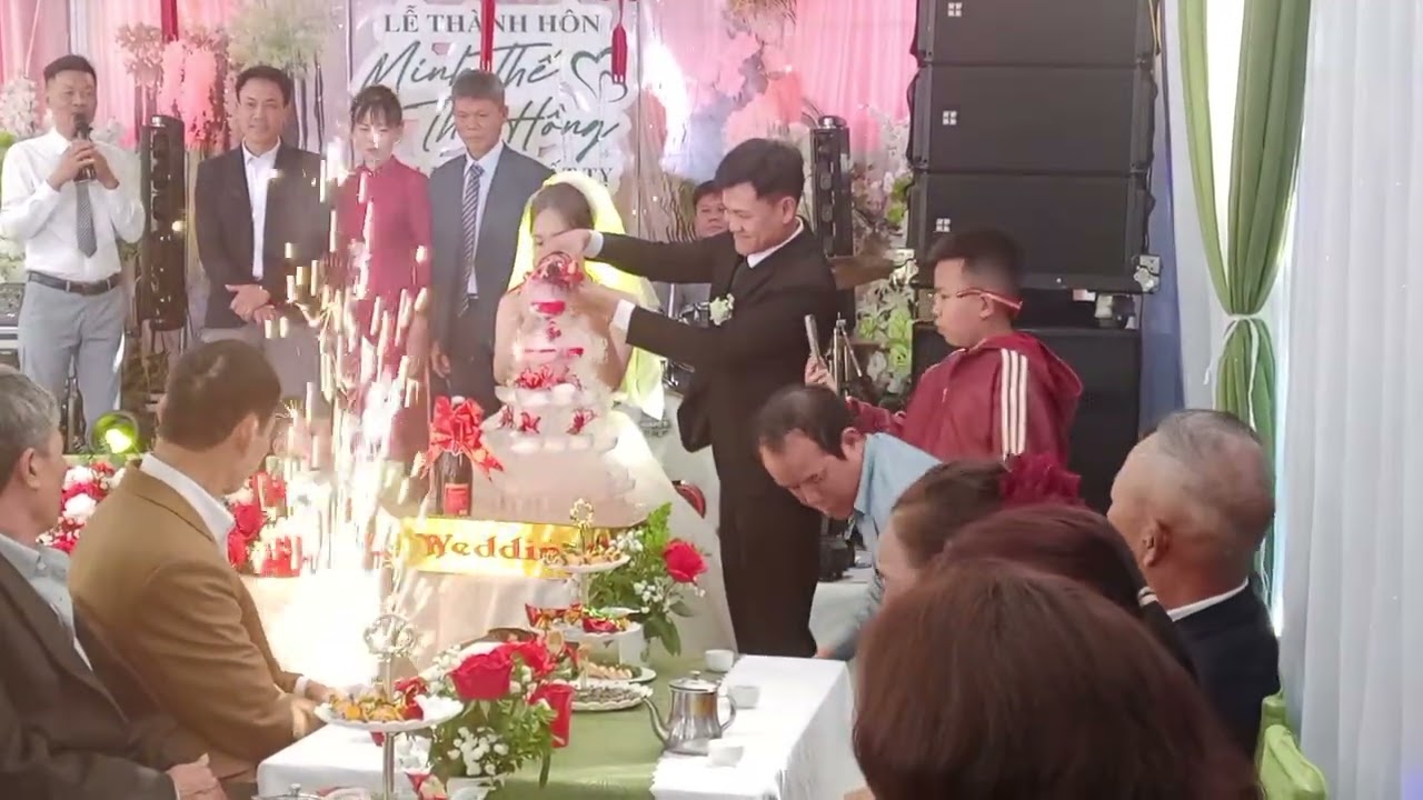 Đám cưới Thế Đông 