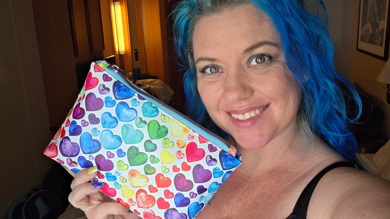Sweetly Unique Boutique Beauty Bag Sewing Tutorial by Sew Bestie