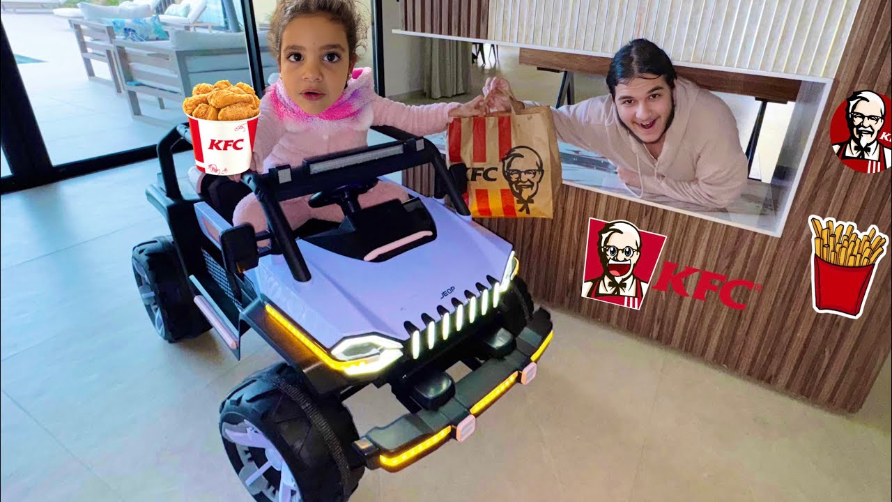 Ma petite sœur, fait le drive à la maison avec sa nouvelle voiture 😂