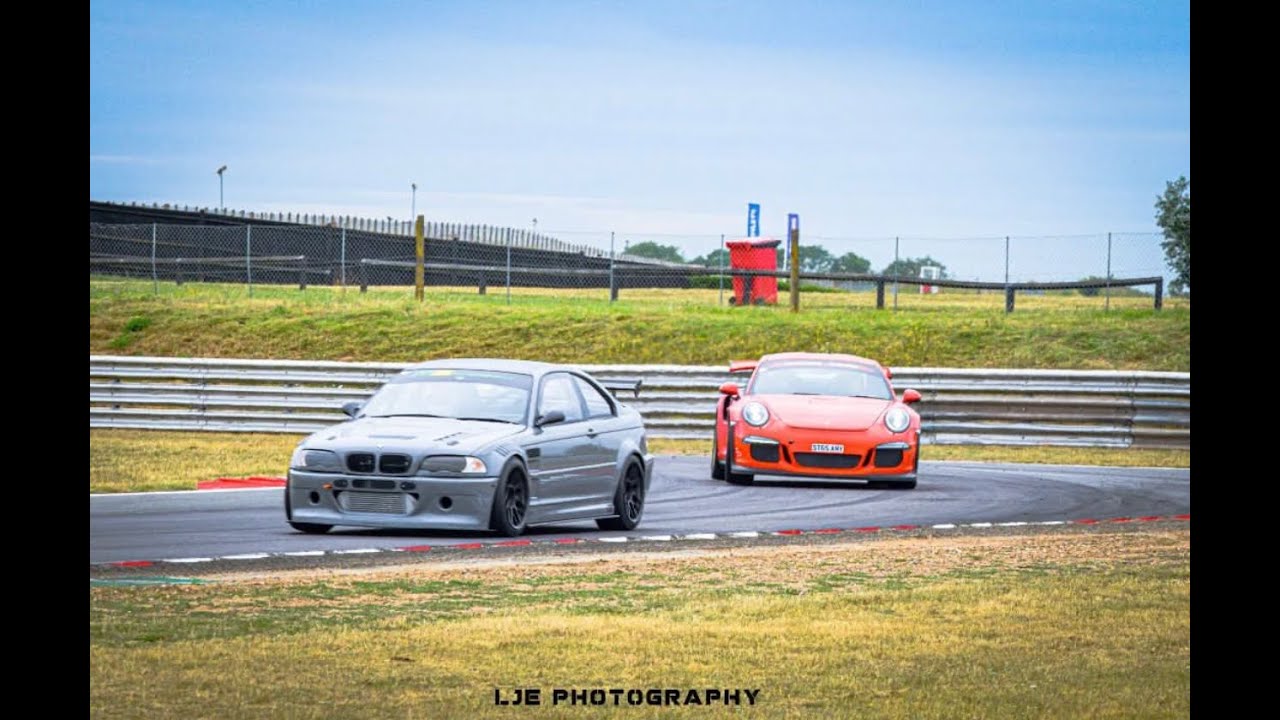BMW M3 Hunting Porsche GT3 RS Manthey Racing, Snetterton 300, then PB sectors