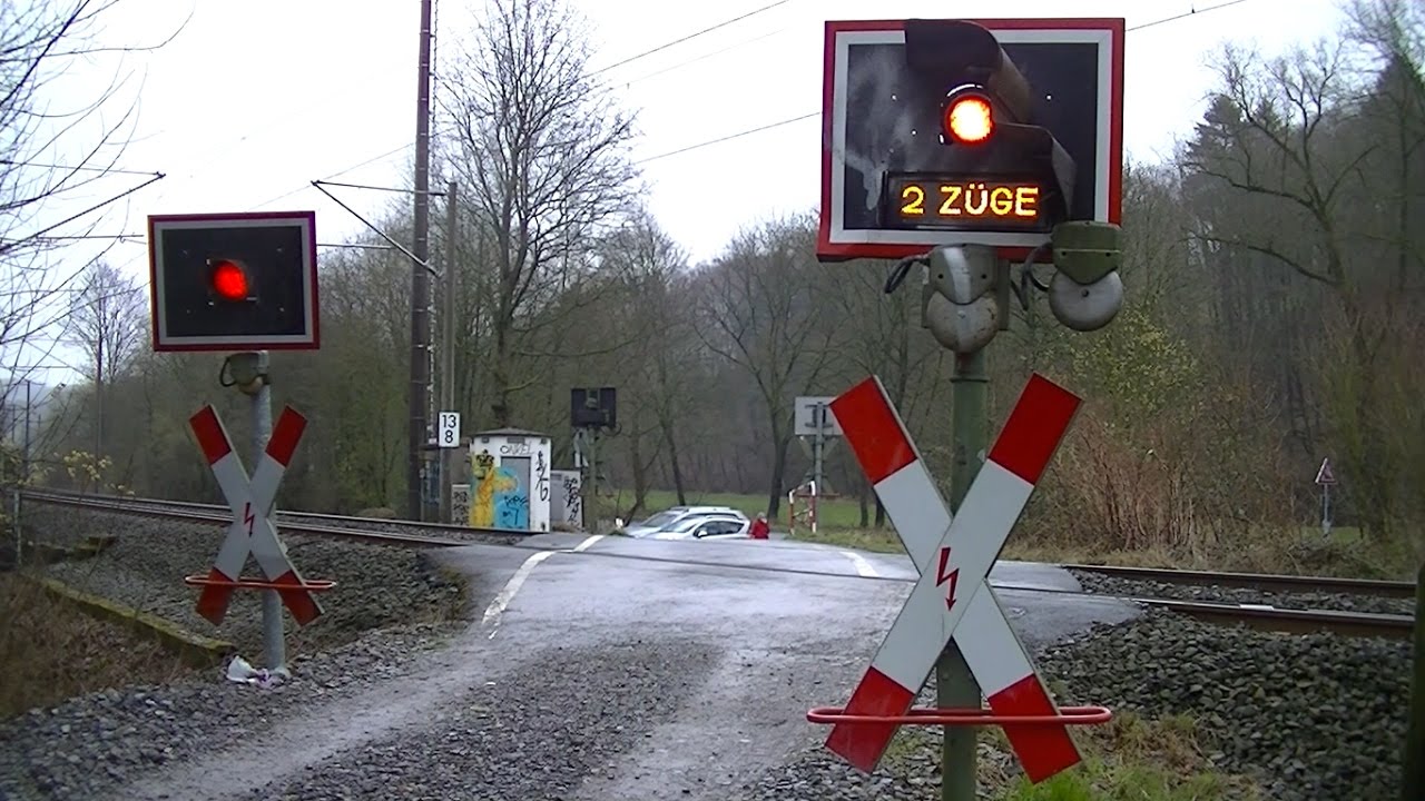 Spoorwegovergang Velbert (D) // Railroad crossing // Bahnübergang