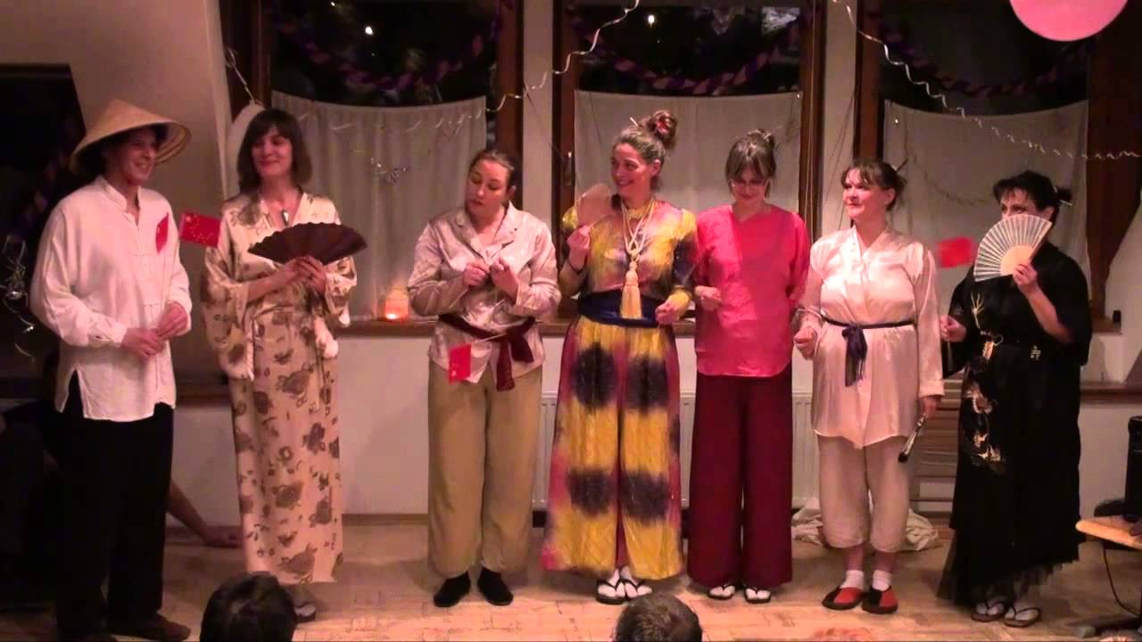 WALDORF felnőtt farsang 2013 8 oszt Kínaiak