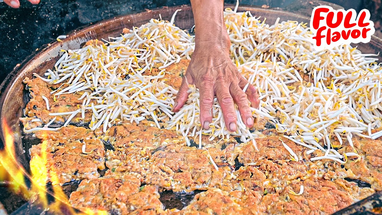 Crispy Mussels Omelette | Thai Street Food | หอยทอดสิงห์บุรี จ.อยุธยา | FULL FLAVOR