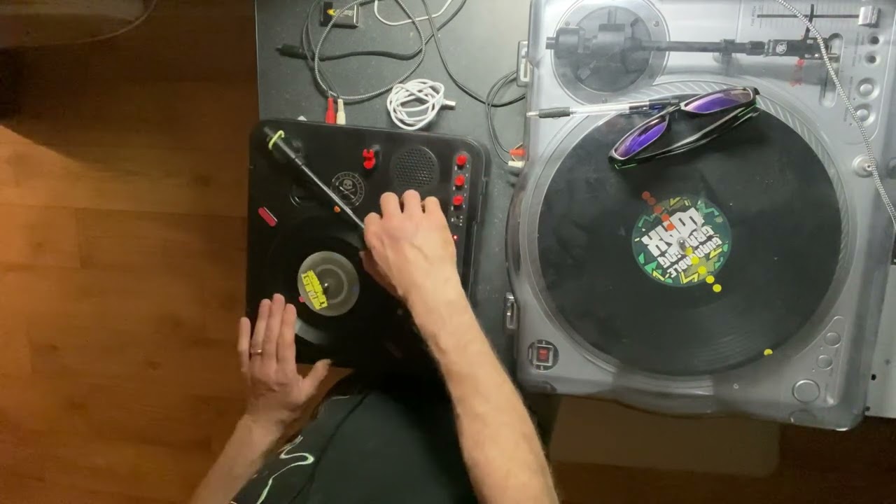 Freestyle scratch sesh #tablebeats #vinyl #scratchdj