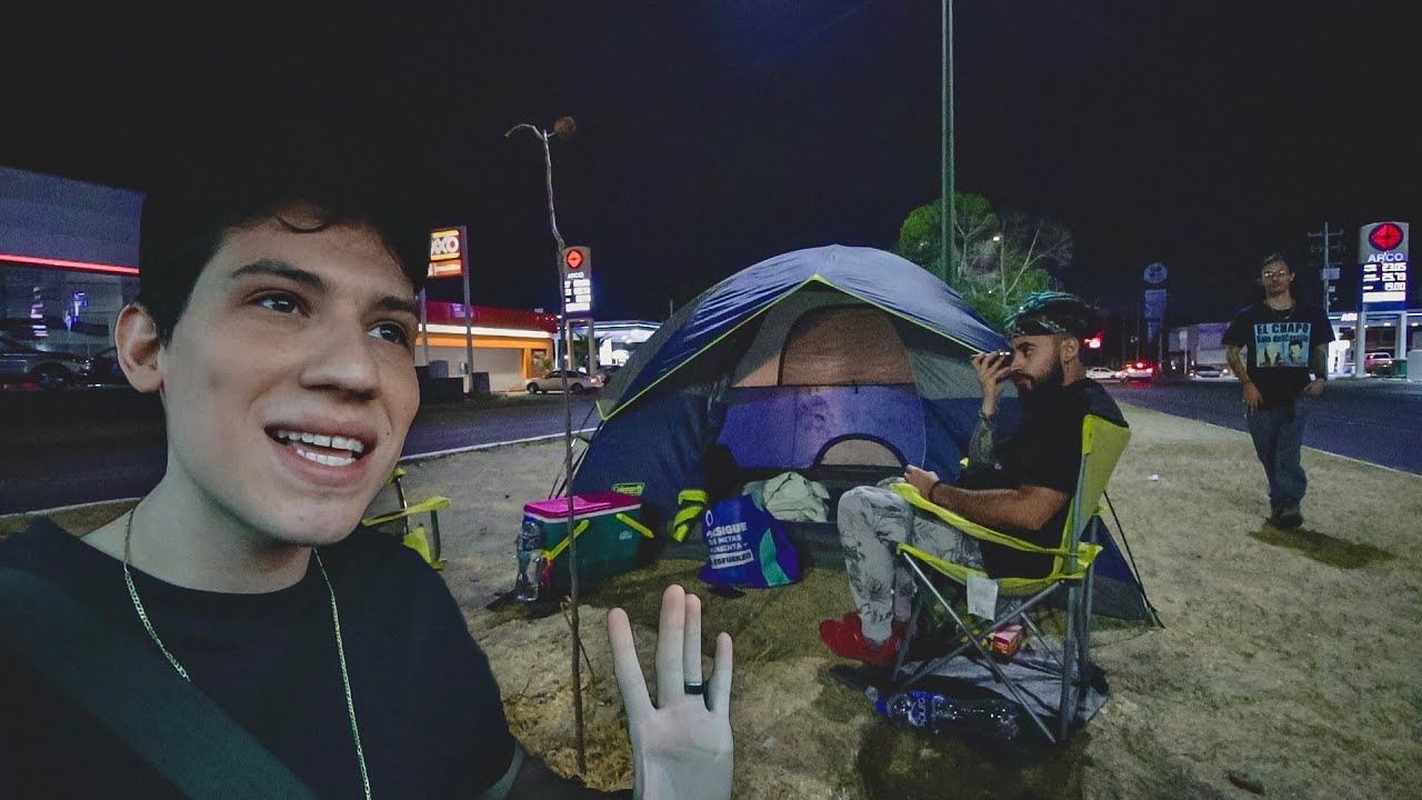 ⛺️ ACAMPAMOS en la CALLE mas TRANSITADA (Nos despiertan los policías)