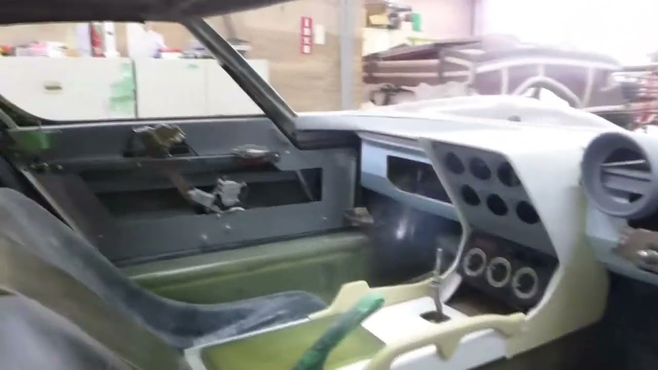 車両制作の様子２