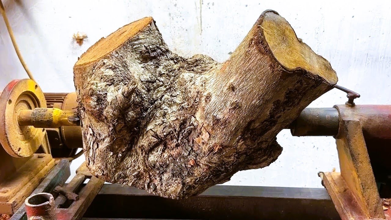 Rare Discovery || Turning a Discarded Piece of Wood into a Beautiful Bowl
