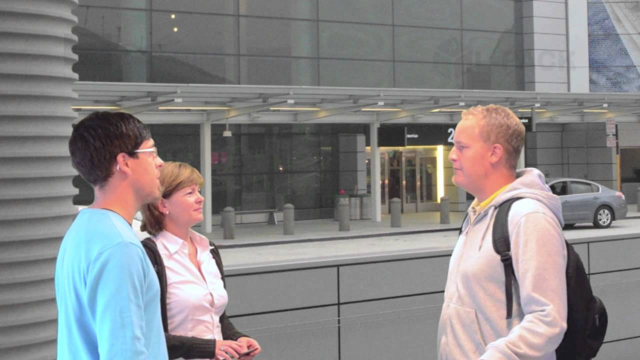 Dialogue 27a  à l’aéroport  français