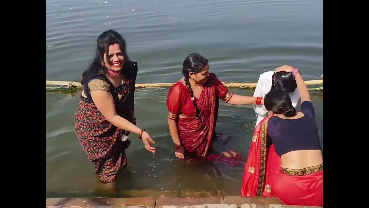 ||ननंद भोजाई को मां गंगा में हाथ खेलिया  लिया करते हुए का दृश्य जय मां गंगा ||💐💐💐🙏🙏