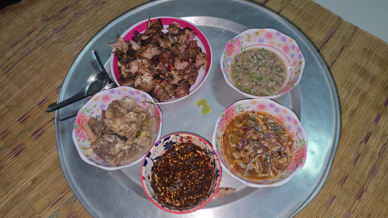 นั่งกินข้าวกับสาวจ่อยเงียบเหงาคิดฮอดสาวเอื้อยป้าลุง