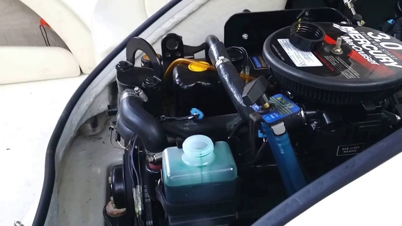 Small secret. Maxum 1800 mx Small secret maintenance. Oil change.