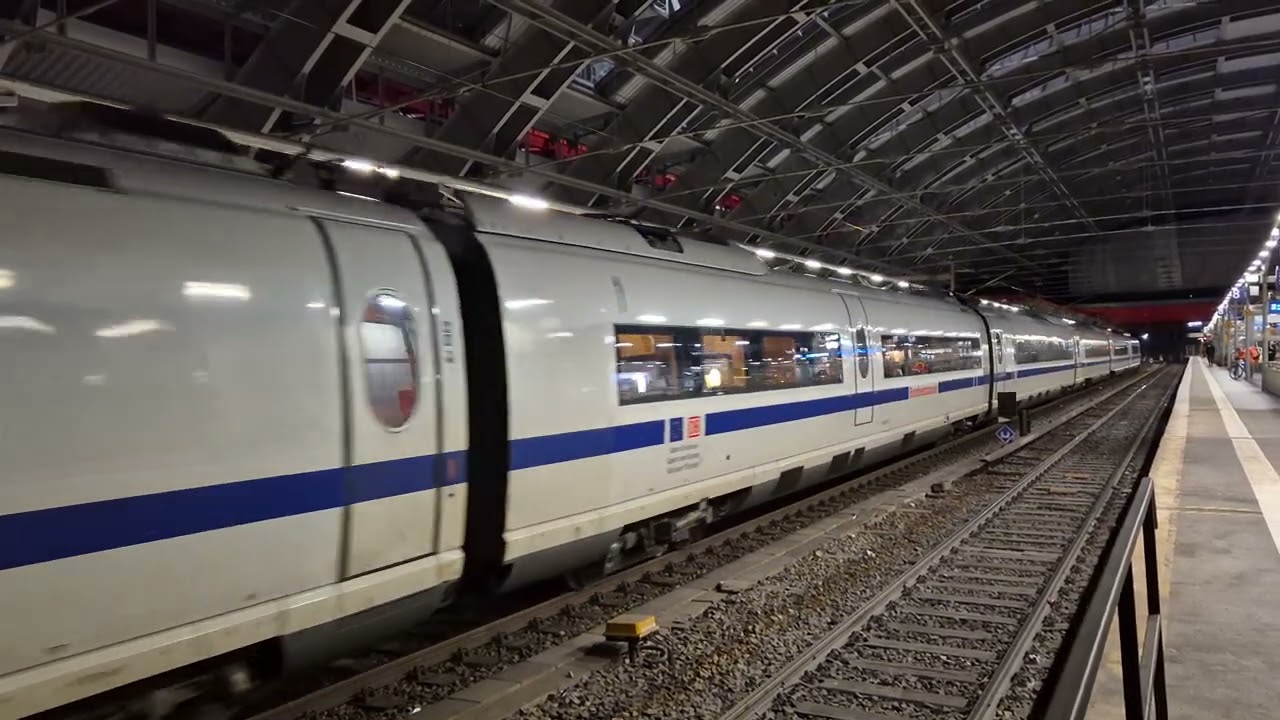 Ausfahrt eines ICE 3 (Br 406) in Berlin Ostbahnhof