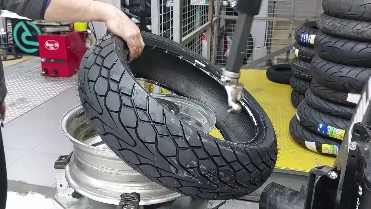 New Dunlop Mutant on Buell
