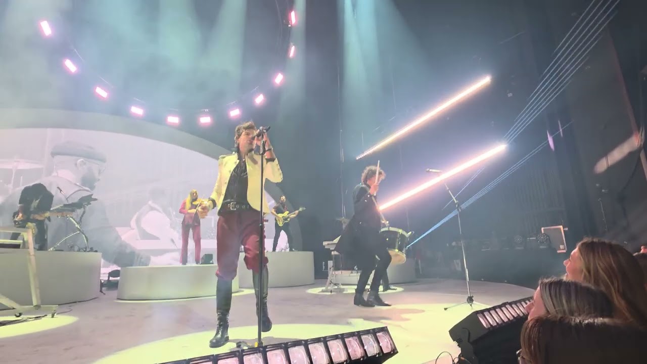 For King and Country. Chicago 12-12-25. Drummer Boy Tour 