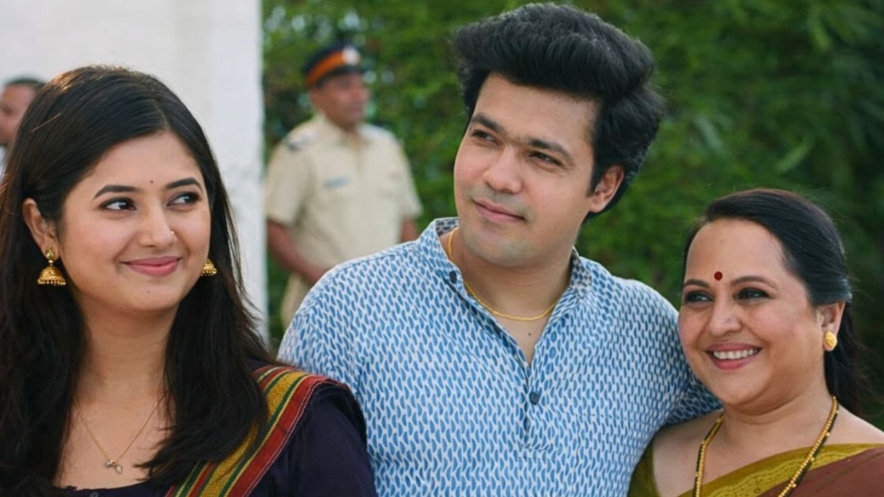 ओमी तुझी होणारी बायको मात्र लाखात एक आहे....रूपात आणि संस्कारात सुद्धा - Prajakta Mali Movie Scene