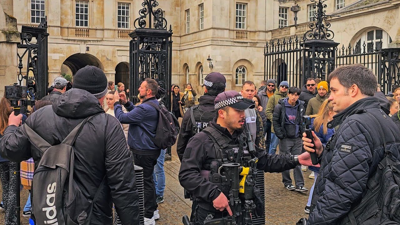 POLICE STOP YOUTUBER AND EXTREMIST FIGHTING IN FRONT OF TOURISTS at Horse Guards!